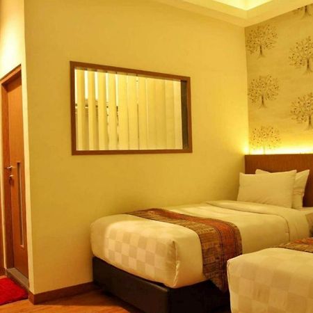 Deivan Hotel Padang  Exterior foto